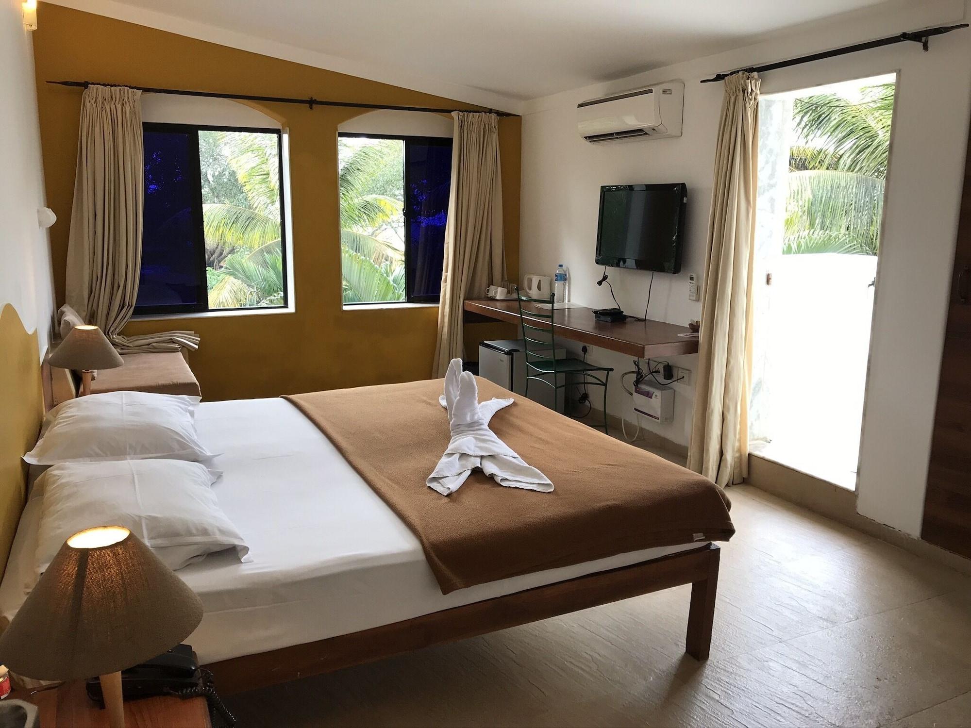 Casablanca Beach Resort Candolim Exterior photo