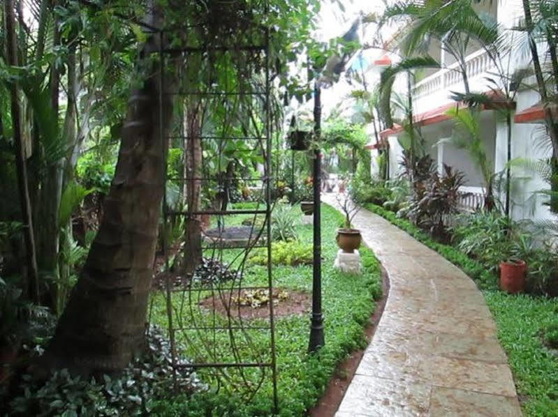 Casablanca Beach Resort Candolim Exterior photo