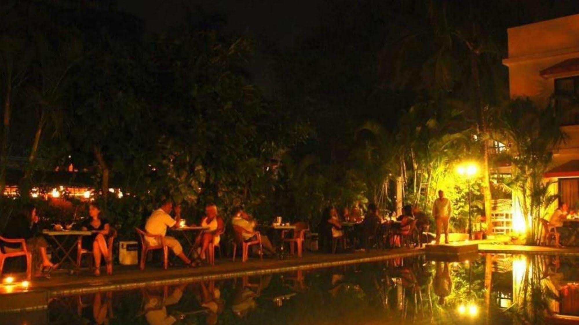 Casablanca Beach Resort Candolim Exterior photo
